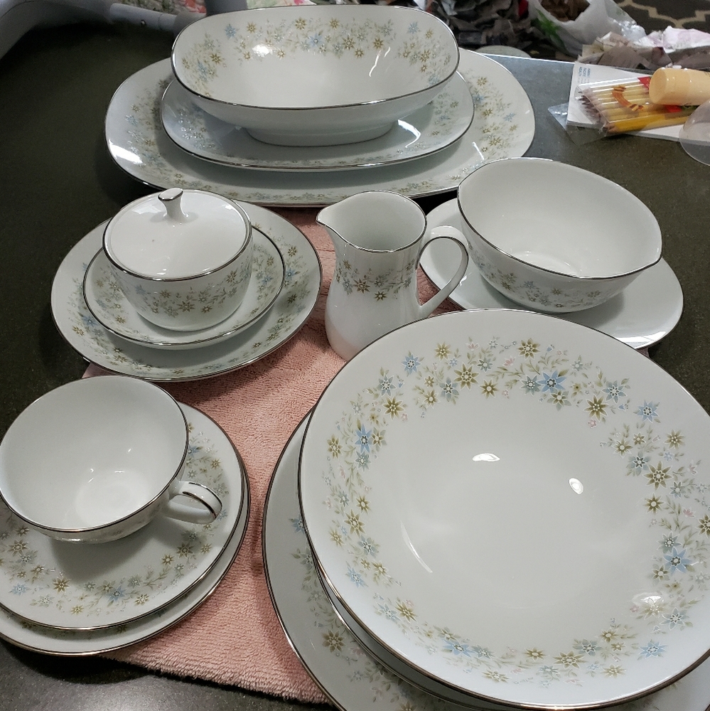Fine China 100pc set